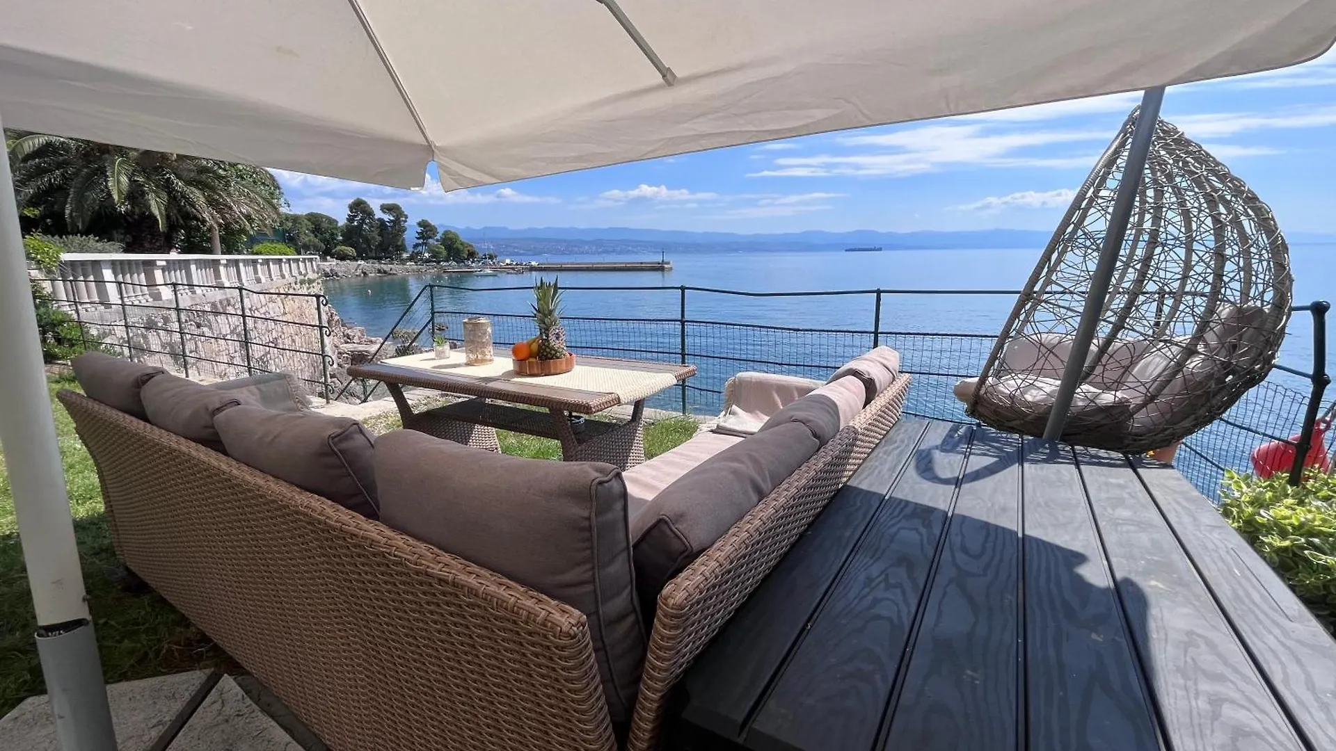 Sea Side Apartment Lovran 0*,  Croatia